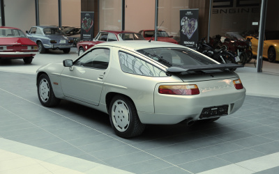 
                                                    img-Porsche-4
                        
